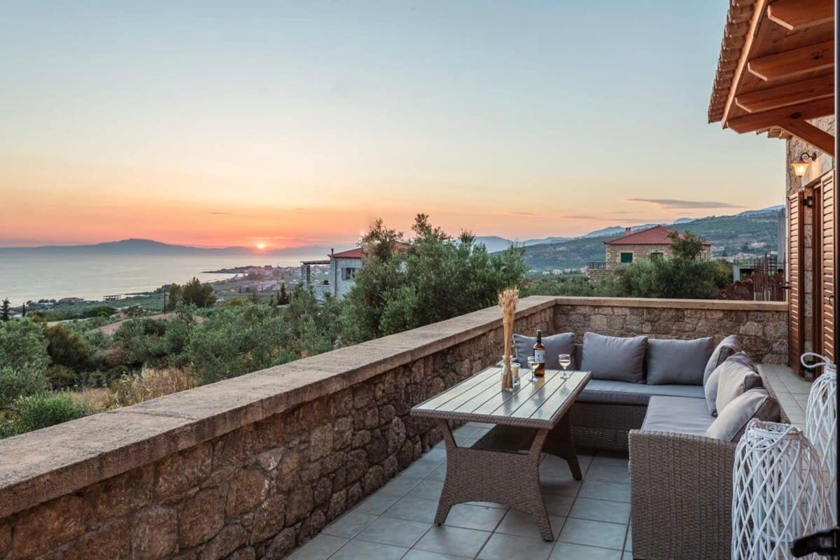 Mani Panoramic Seaviews - Luxury Summer Haven Lévktron エクステリア 写真