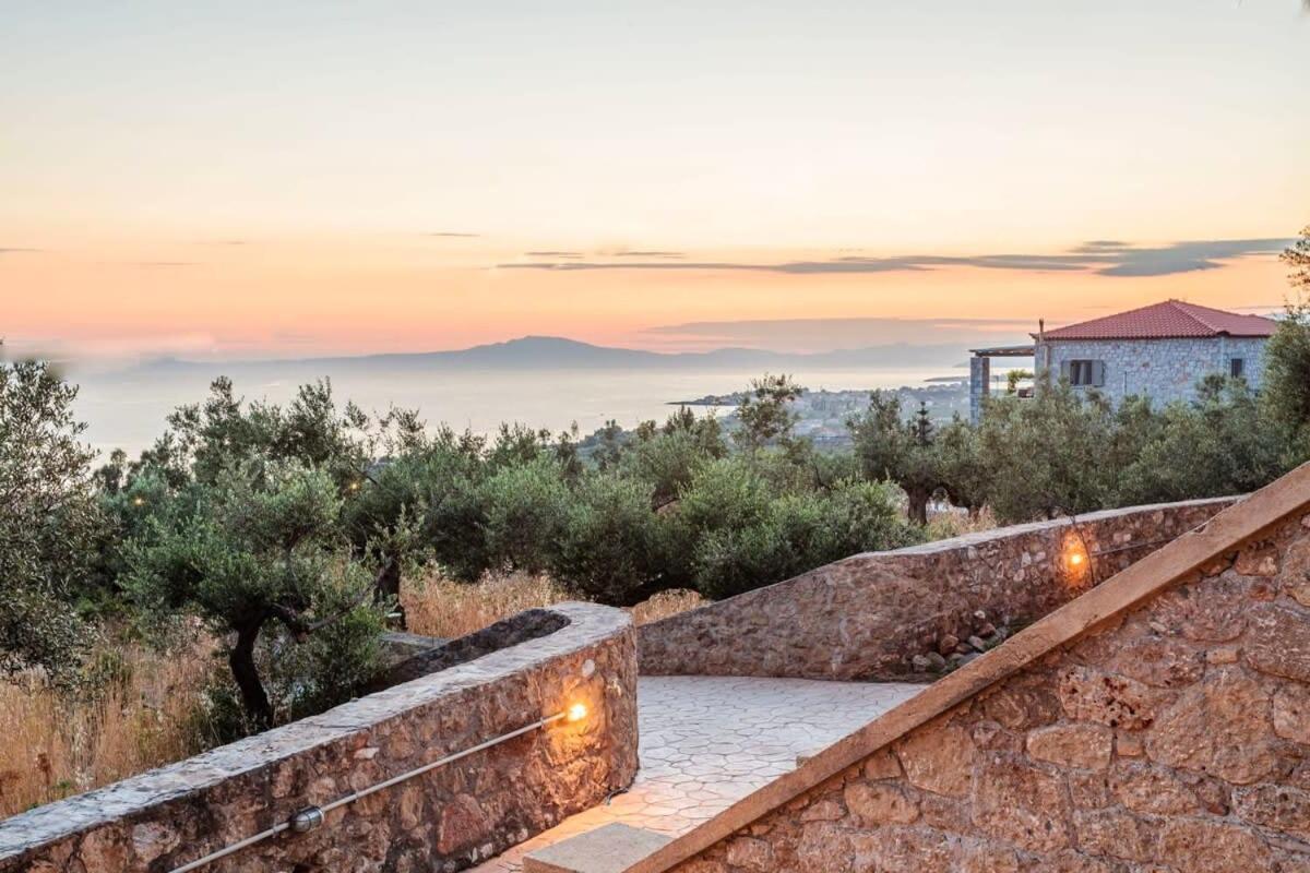 Mani Panoramic Seaviews - Luxury Summer Haven Lévktron エクステリア 写真