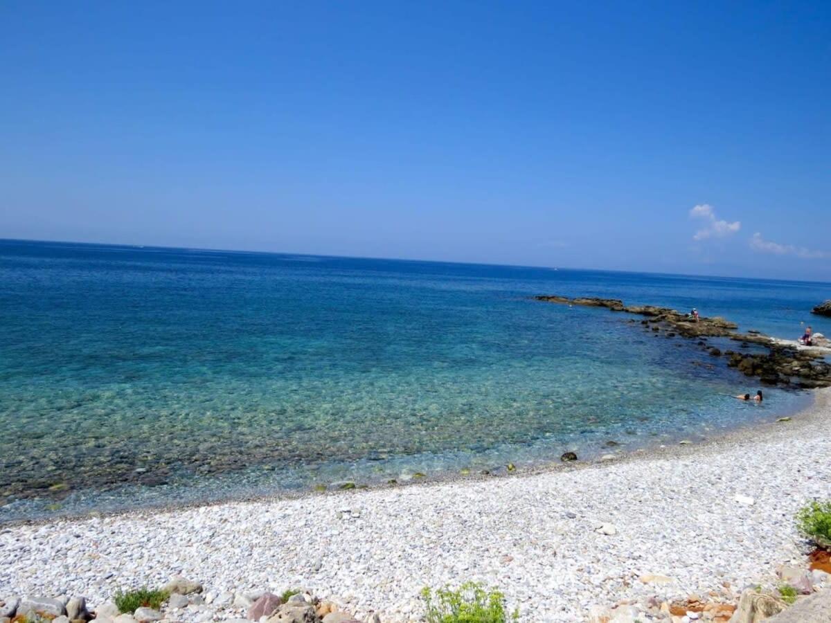 Mani Panoramic Seaviews - Luxury Summer Haven Lévktron エクステリア 写真