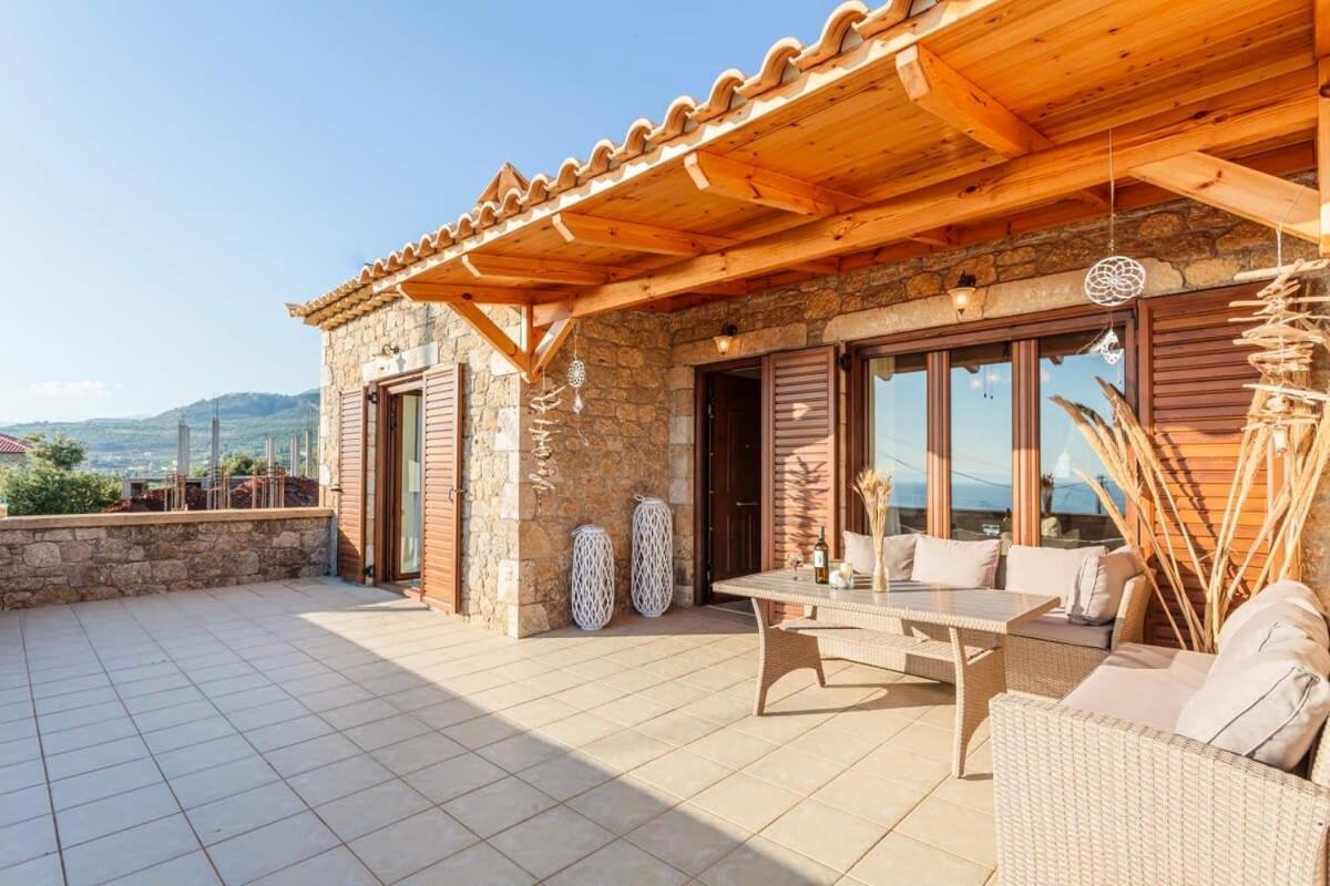Mani Panoramic Seaviews - Luxury Summer Haven Lévktron エクステリア 写真