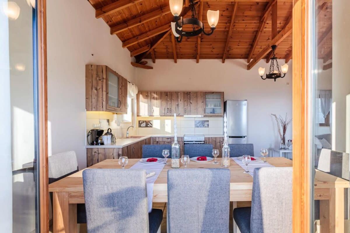 Mani Panoramic Seaviews - Luxury Summer Haven Lévktron エクステリア 写真