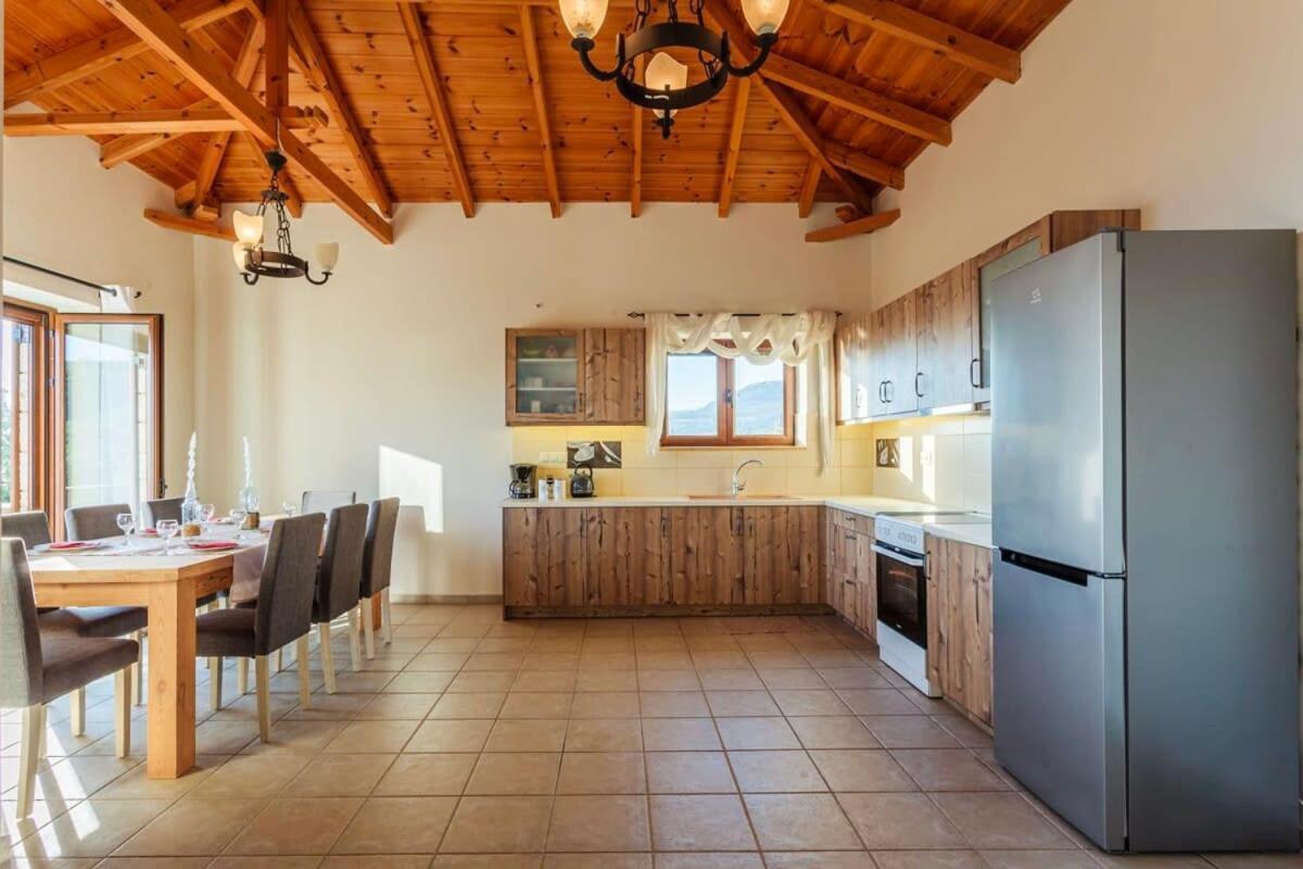 Mani Panoramic Seaviews - Luxury Summer Haven Lévktron エクステリア 写真