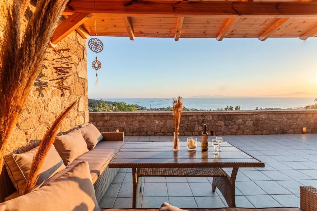 Mani Panoramic Seaviews - Luxury Summer Haven Lévktron エクステリア 写真